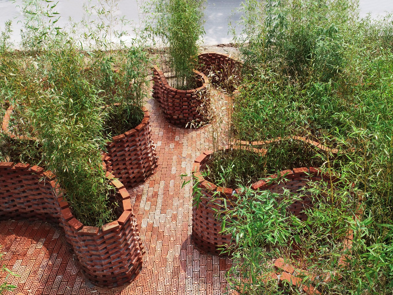 磚藝迷宮花園，世界上第一座“智能建造”的花園